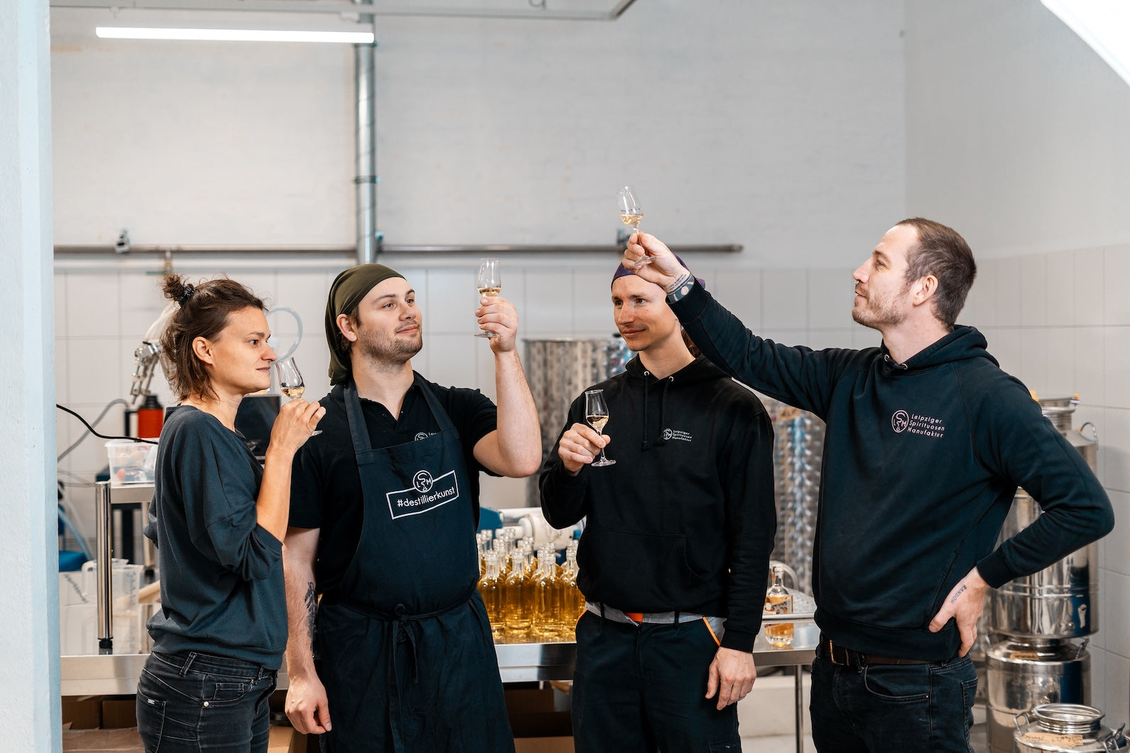 Leipziger Spirituosen Manufaktur - Gruppe beim Verkosten
