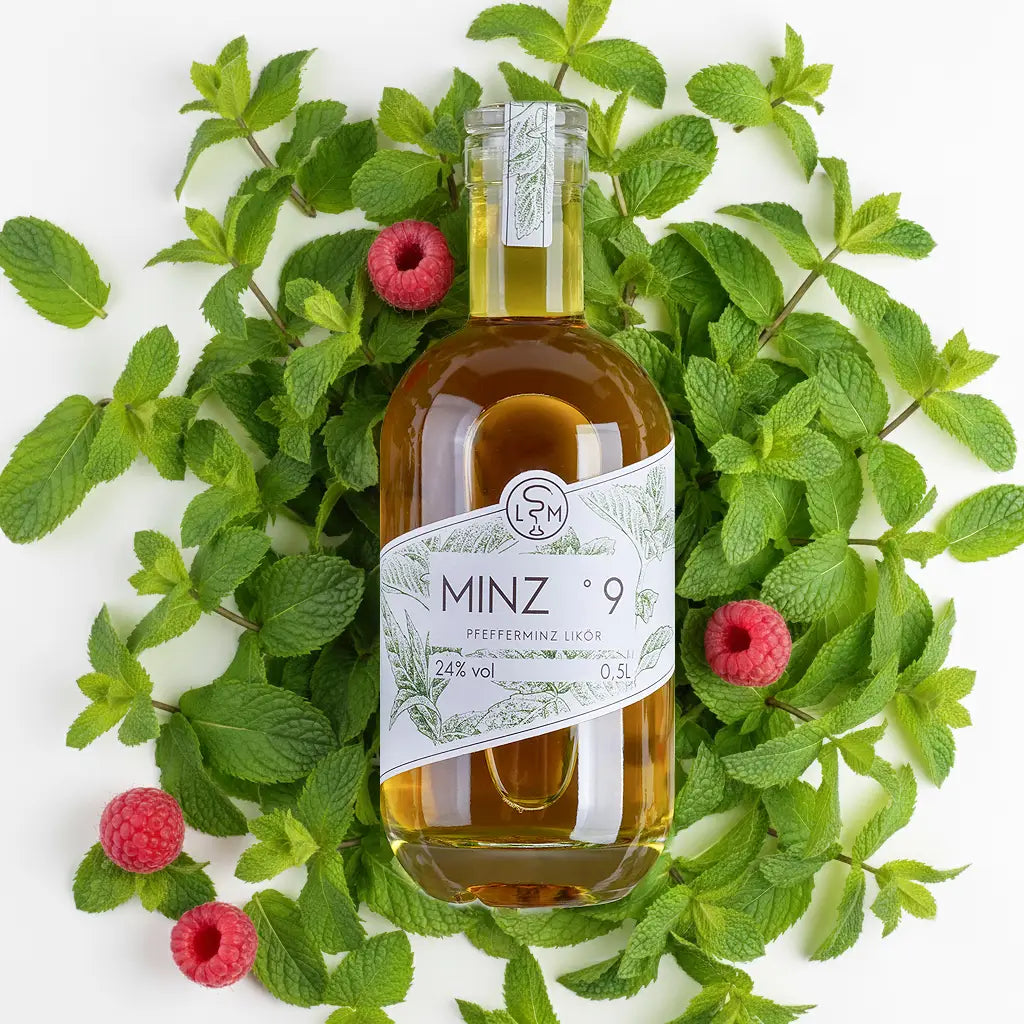 Minz Pfefferminzlikör mit frischer Minze