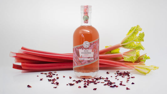 ROSE-RHABARBER – Unser erster Likör aus Blume und Gemüse