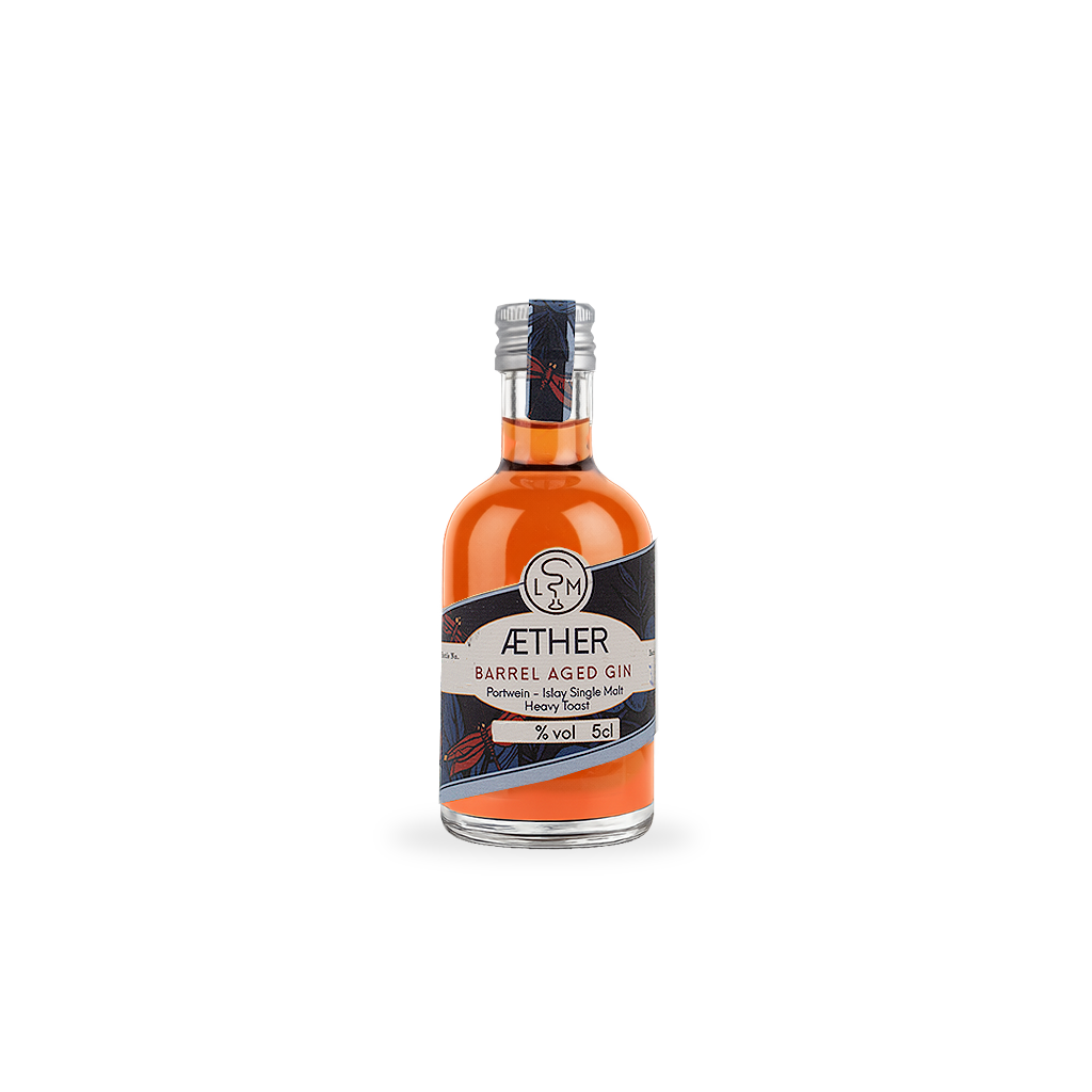 Aether Barrel Aged Gin in der 50 ml Miniaturflasche der Leipziger Spirituosen Manufaktur