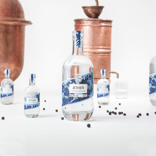 Aether Leipzig Dry Gin mit Kupferdestille und Wacholderbeeren