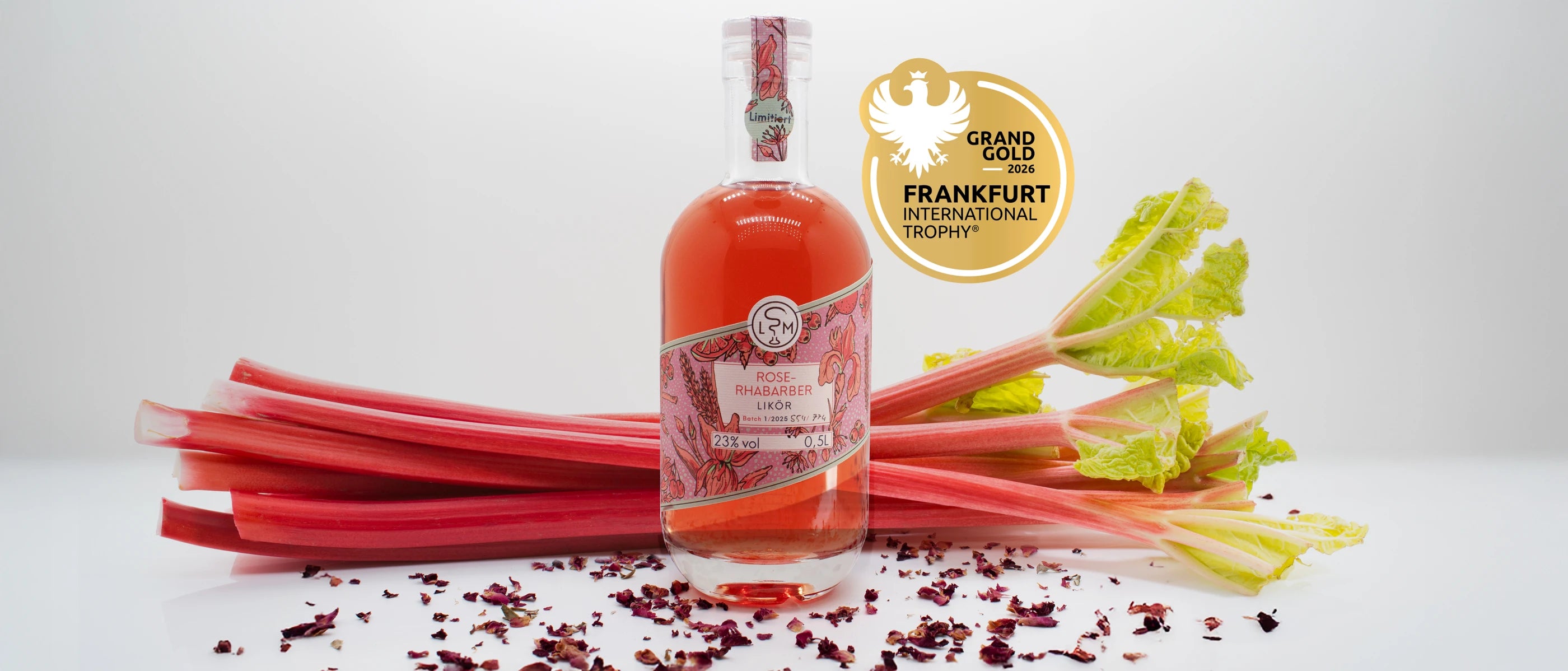 Rose-Rhabarber Likör mit Rhabarber, Rosenblüten und Grand Gold Auszeichnung der Frankfurt International Trophy